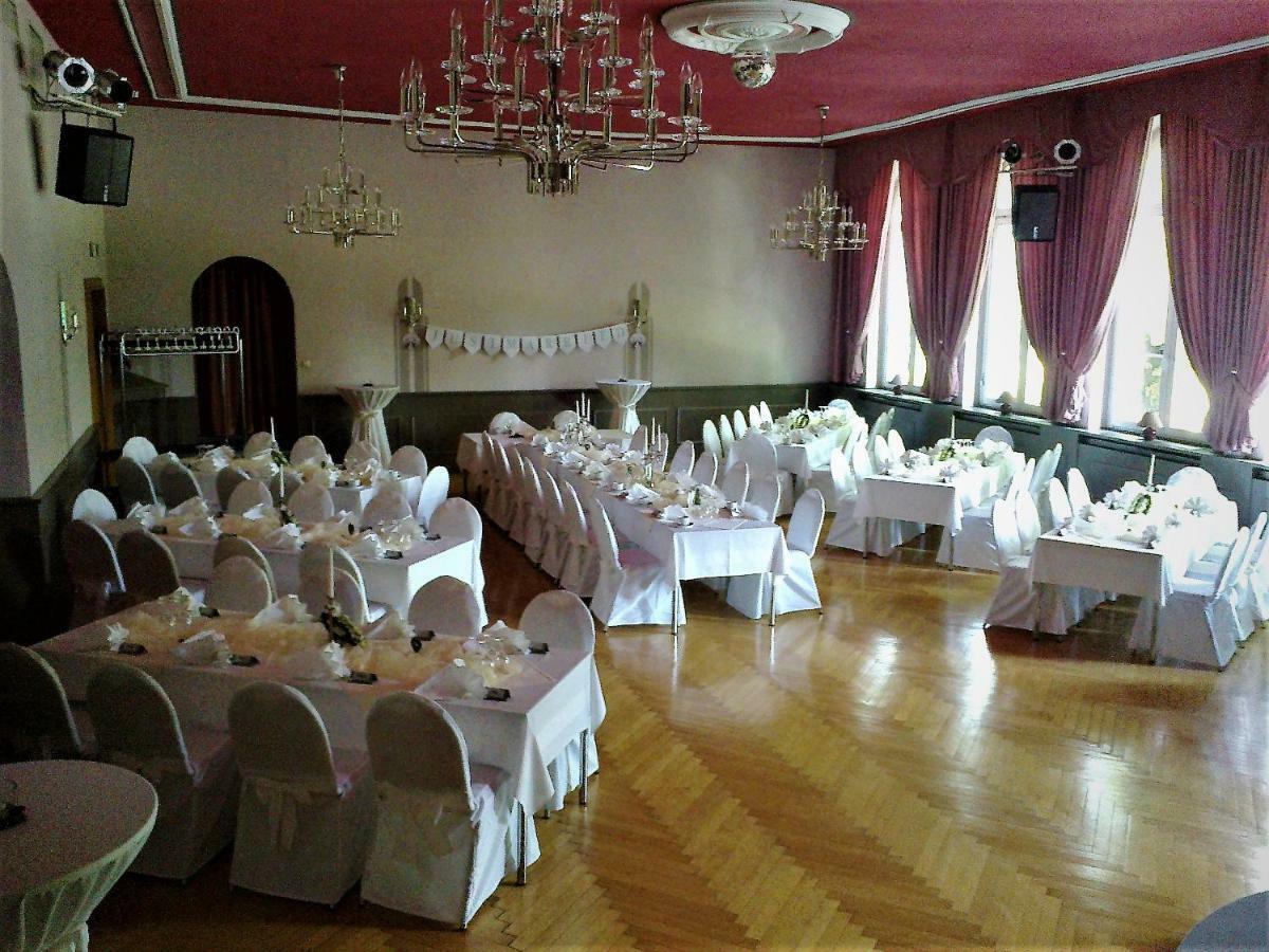 Hotel Weisse Taube Döbeln Εξωτερικό φωτογραφία